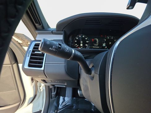 Certified 2025 Land Rover Discovery Dynamic SE AWD/4WD image 26