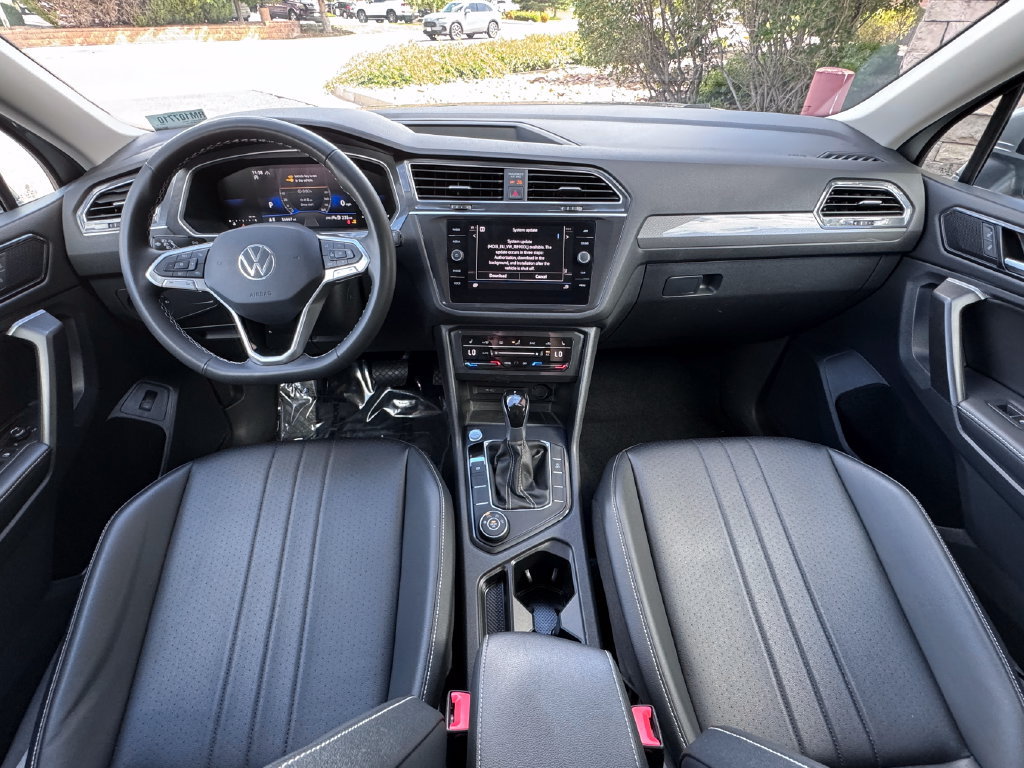 Used 2024 Volkswagen Tiguan SE AWD/4WD image 34