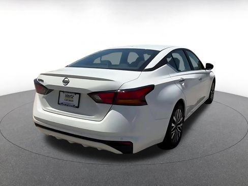 Used 2025 Nissan Altima 2.5 SV FWD image 14