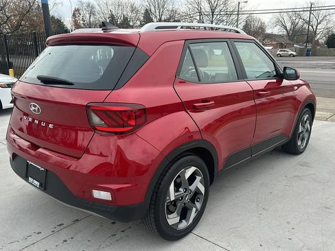 Used 2022 Hyundai Venue SEL image 5