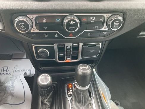 Used 2024 Jeep Wrangler Unlimited Sport AWD/4WD image 20