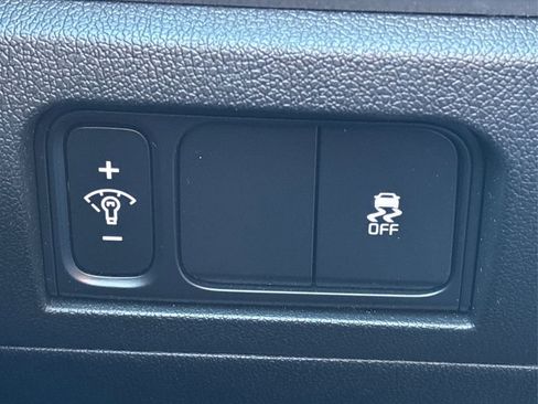 Used 2025 Kia Sorento LX image 32