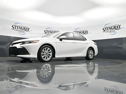 Used 2024 Toyota Camry LE image 19
