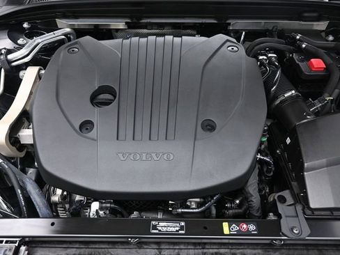 Used 2024 Volvo V60 B5 Cross Country Plus image 32