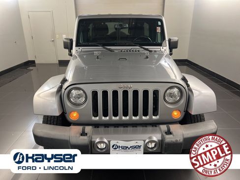 Used 2018 Jeep Wrangler Unlimited Sahara image 2