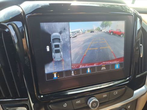 Used 2023 Chevrolet Traverse Premier FWD image 10