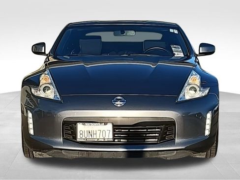 Used 2017 Nissan 370Z w/ Sport Package image 8