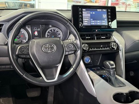 Certified 2021 Toyota Venza LE w/ Carpet Mat Package (TMS) image 29