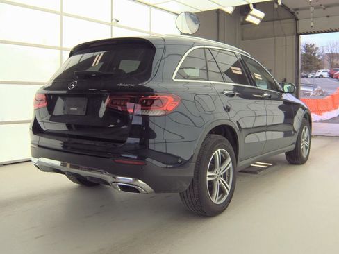 Used 2022 Mercedes-Benz GLC 300 4MATIC w/ Premium Package Lite image 2
