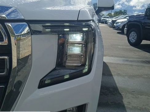 Used 2022 GMC Yukon XL SLT w/ SLT Luxury Package AWD/4WD image 10