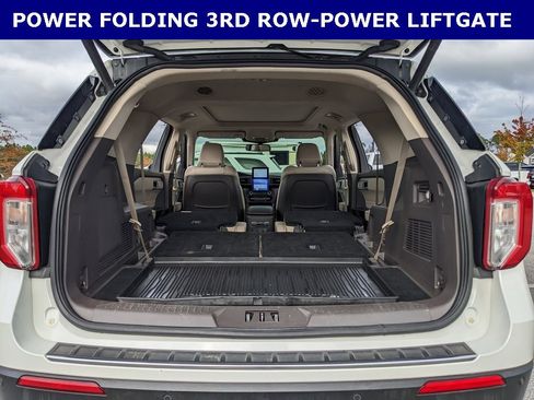 Used 2020 Ford Explorer Platinum w/ Premium Technology Package image 18