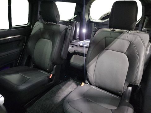 New 2025 Land Rover Defender 130 X-Dynamic SE image 22