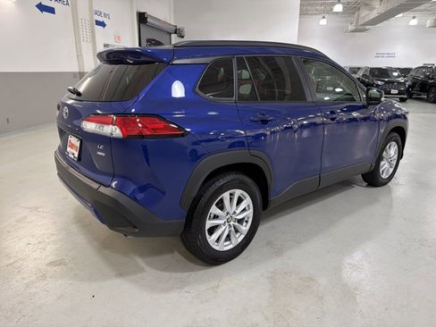 Used 2025 Toyota Corolla Cross LE AWD/4WD image 9