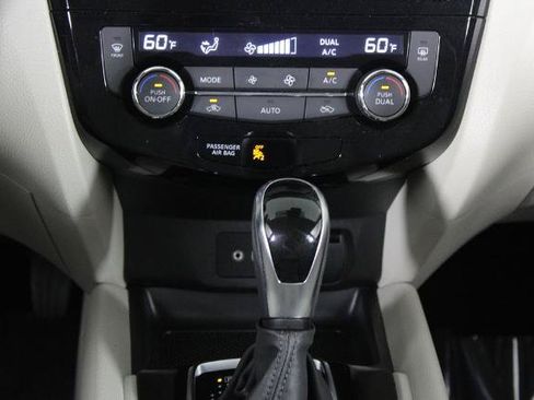 Certified 2022 Nissan Rogue Sport SV FWD image 22