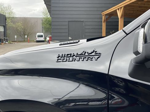 Used 2025 Chevrolet Silverado 1500 High Country w/ Midnight Edition AWD/4WD image 10