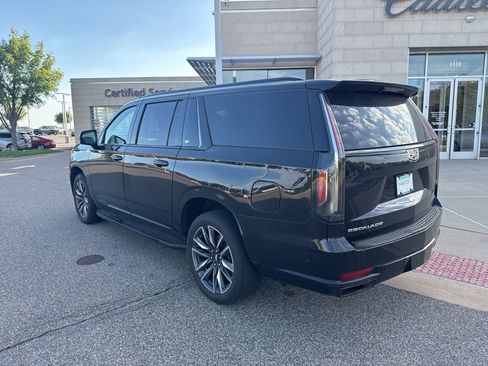Used 2023 Cadillac Escalade ESV Sport AWD/4WD image 5
