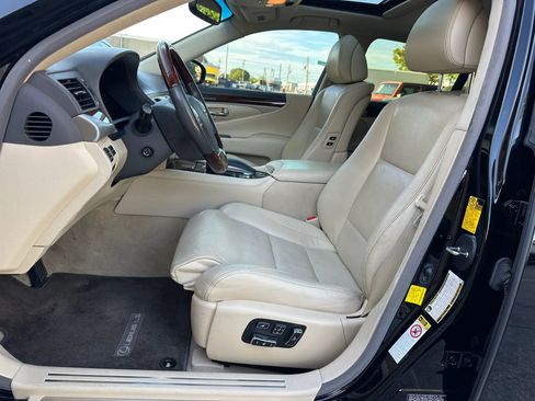 Used 2013 Lexus LS 460 w/ Comfort Pkg image 13