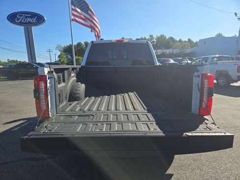 Used 2026 Ford F350 Lariat w/ Lariat Ultimate Package AWD/4WD image 3