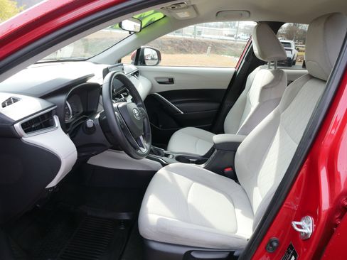 Used 2022 Toyota Corolla Cross LE image 16