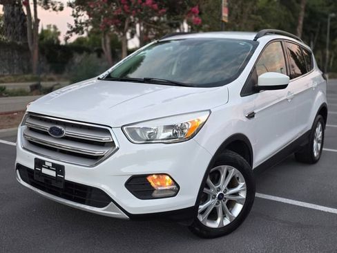 Used 2018 Ford Escape SE FWD image 33
