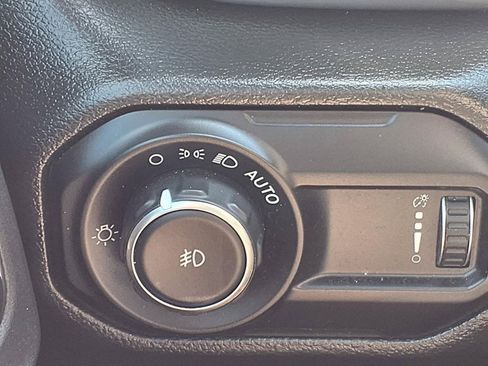 Used 2023 Jeep Wrangler Unlimited Sahara AWD/4WD image 15