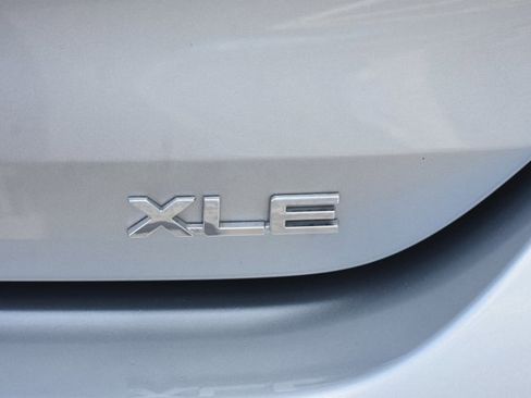 Used 2023 Toyota Highlander XLE FWD image 8