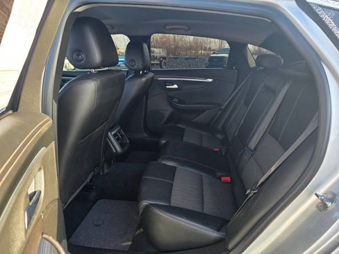 Used 2017 Chevrolet Impala LT image 25