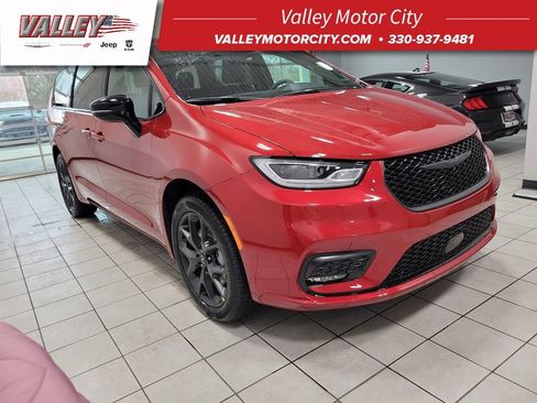 New 2026 Chrysler Pacifica Select w/ S Appearance Package image 1