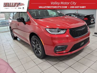 New 2026 Chrysler Pacifica Select w/ S Appearance Package