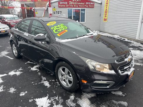 Used 2016 Chevrolet Cruze LT image 4