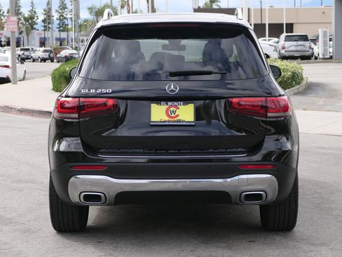 Used 2023 Mercedes-Benz GLB 250 image 3