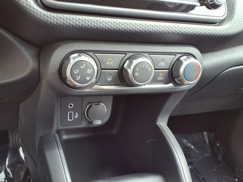 New 2025 Nissan Kicks Play S image 16