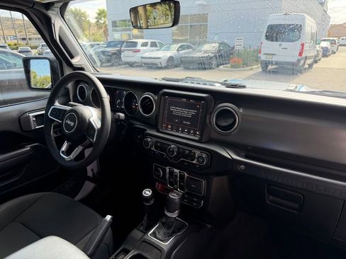 Used 2023 Jeep Wrangler Unlimited Rubicon 4xe AWD/4WD image 17