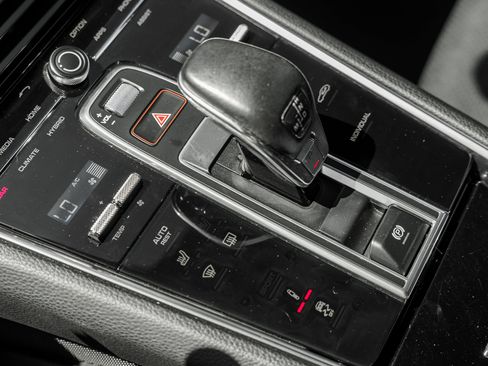 Used 2020 Porsche Panamera 4 image 11