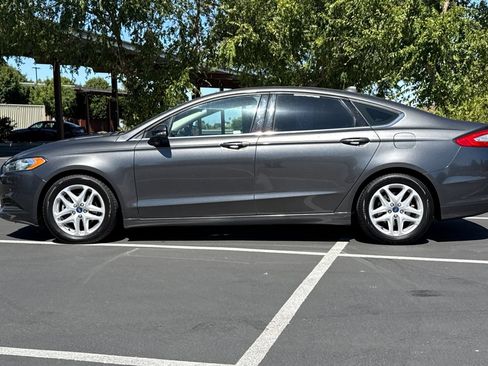 Used 2015 Ford Fusion SE FWD image 14