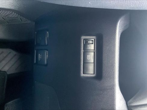 Used 2025 Toyota RAV4 XLE FWD image 33