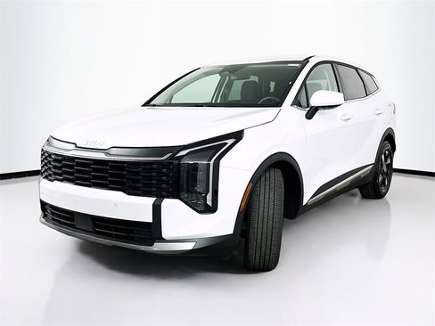 Used 2026 Kia Sportage LX image 2