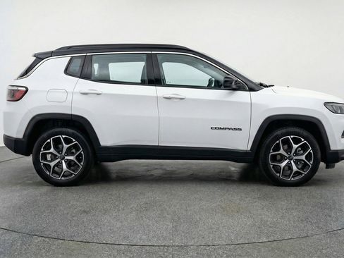 Used 2025 Jeep Compass Limited AWD/4WD image 11