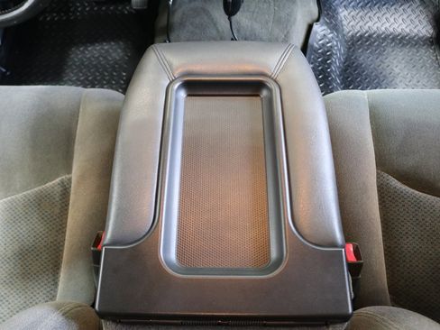 Used 2005 Chevrolet Silverado 2500 LS w/ Heavy-Duty Power Package image 92