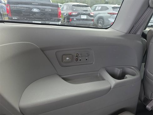 Used 2016 Honda Odyssey EX-L image 38
