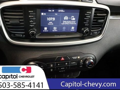 Used 2017 Kia Sorento LX w/ LX Convenience Package image 21