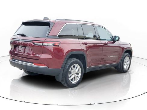 Used 2024 Jeep Grand Cherokee Laredo X AWD/4WD image 4