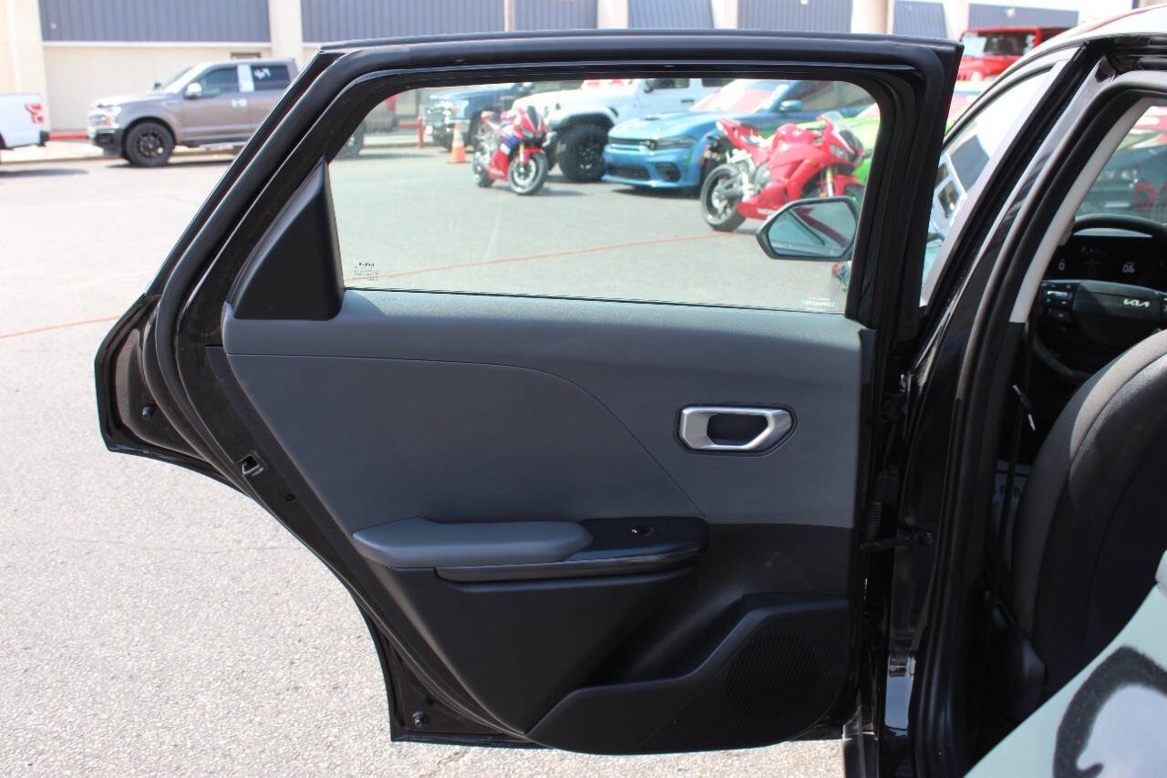 Used 2025 Kia K4 FWD image 16