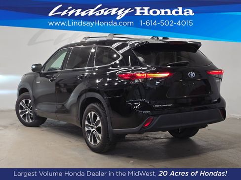 Used 2020 Toyota Highlander XLE image 4