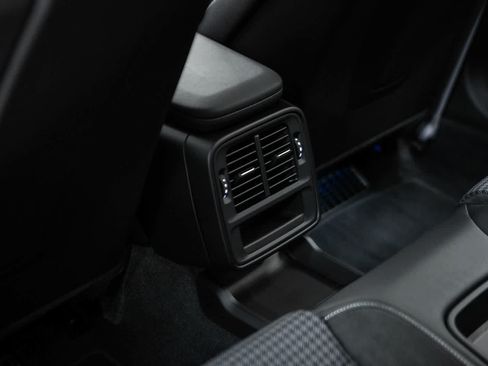 New 2026 Porsche Taycan 4S AWD/4WD image 35