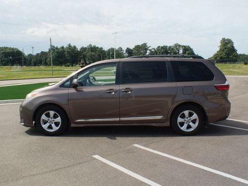 Used 2020 Toyota Sienna LE FWD image 8