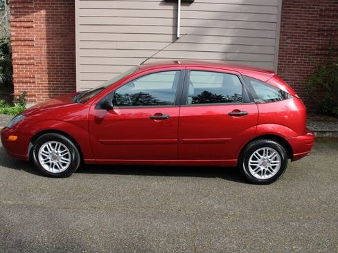 Used 2003 Ford Focus ZX5 Hatchback image 10
