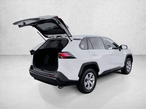Used 2024 Toyota RAV4 LE AWD/4WD image 7