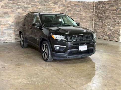 Used 2017 Jeep Compass Latitude w/ Popular Equipment Group FWD image 3