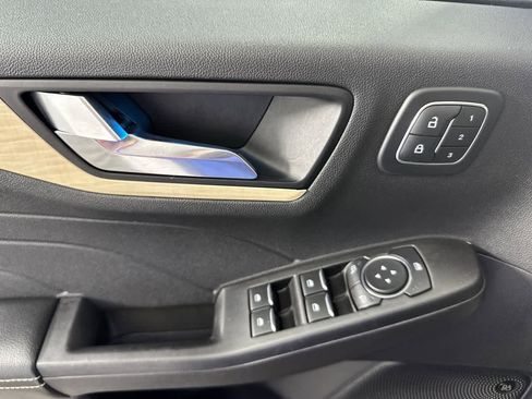 Used 2022 Ford Escape Titanium w/ Titanium Elite Package image 11